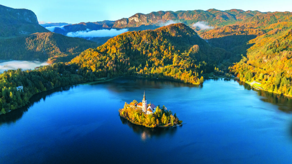 La Slovénie mise sur ses paysages naturels et ses villes vertes pour attirer les touristes.