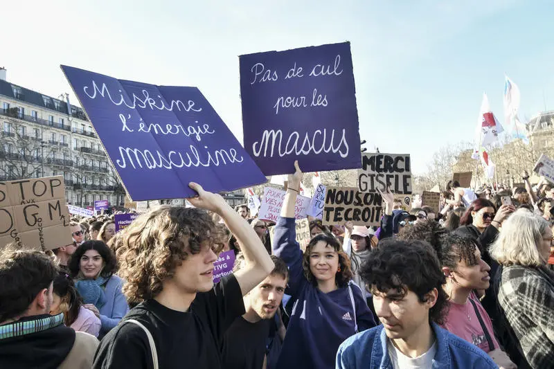 Masculinisme : le Sénat avertit d’un risque pour la démocratie en France
