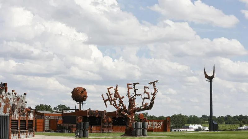 Accusations de VSS et saluts nazis au Hellfest : une programmation controversée.