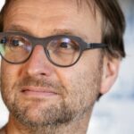 Un responsable culturel se compare à Rodrigo Beenkens lors de l&rsquo;Ommegang