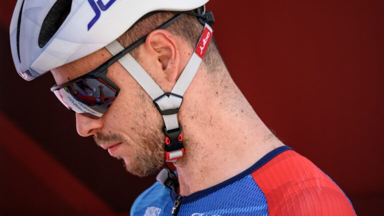 Rémi Cavagna remporte le titre de champion de France du contre-la-montre après une pause.