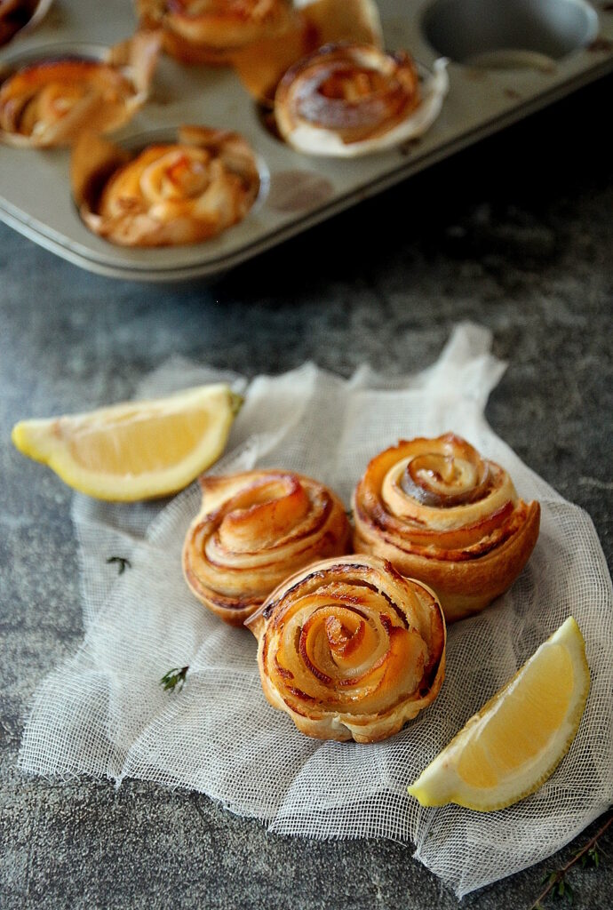 Feuilletés à la truite fumée : une recette traditionnelle mise en avant par des chefs français.