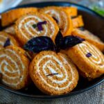 Roulé à la tomate et fromage ail et fines herbes : une recette simple à réaliser.