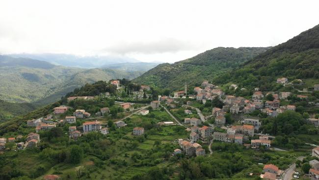 Autonomie de la Corse : incertitudes persistantes sur la réforme constitutionnelle en France