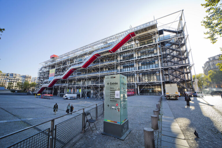 La Cour des comptes alerte sur l’impasse financière des rénovations des grands monuments parisiens.