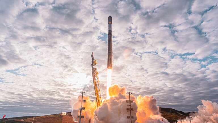SpaceX dépasse tous les autres acteurs en lançant plus de satellites dans l’espace.