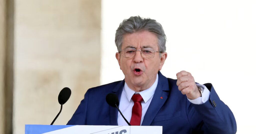Jean-Luc Mélenchon suscite des réactions au sein de l’exécutif, Gérald Darmanin en retrait.