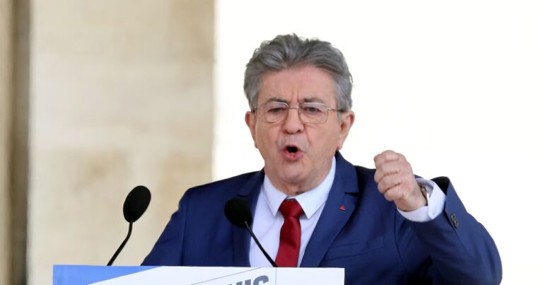 Jean-Luc Mélenchon suscite des réactions au sein de l’exécutif, Gérald Darmanin en retrait.