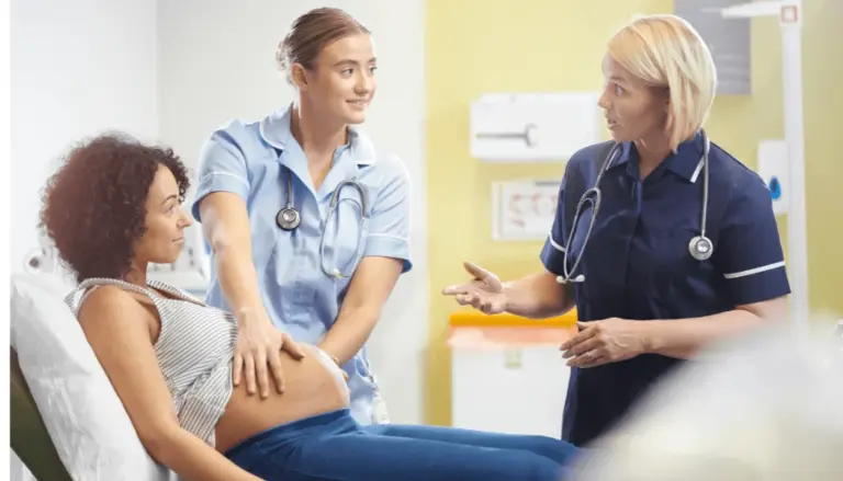 Sage-femme : conditions de stage marquées par stress et maltraitance en France