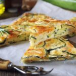 Recette authentique de Scarpaccia de courgettes : préparation facile et rapide en Italie.