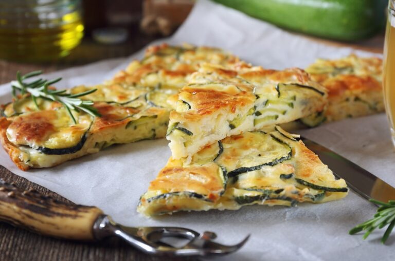 Recette authentique de Scarpaccia de courgettes : préparation facile et rapide en Italie.