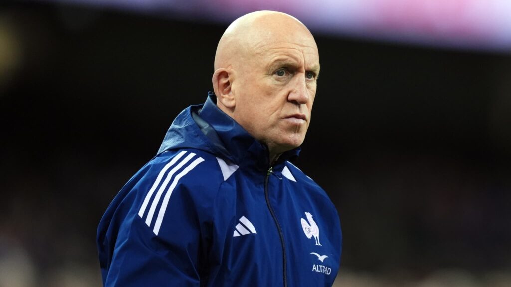 Shaun Edwards, l’ex-entraîneur du XV de France, quitte ses fonctions après des désaccords.
