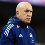 Shaun Edwards, l’ex-entraîneur du XV de France, quitte ses fonctions après des désaccords.