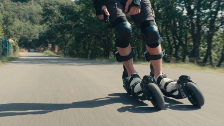 Des skis électriques permettent de skier sur tout terrain, même sans neige.