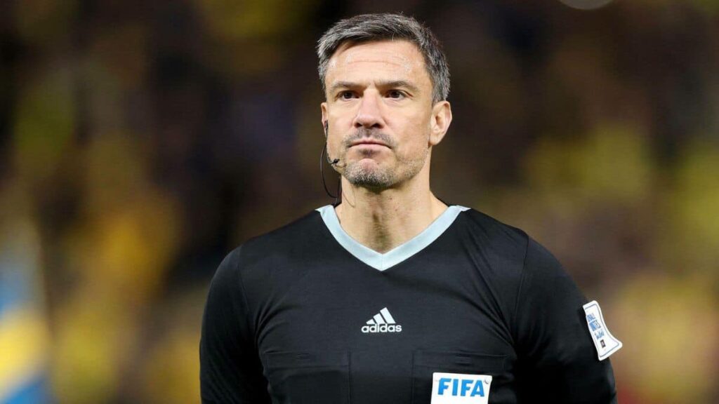 FIFA choisit un arbitre controversé pour le match Algérie-Jordanie au Mondial 2026.