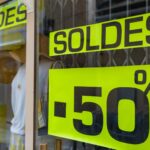 Le gouvernement prolonge les soldes d&rsquo;été pour soutenir les petits magasins face à la canicule.