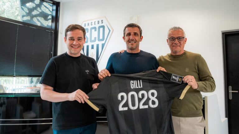 Angers SCO nomme un nouvel entraîneur pour renforcer son staff technique.