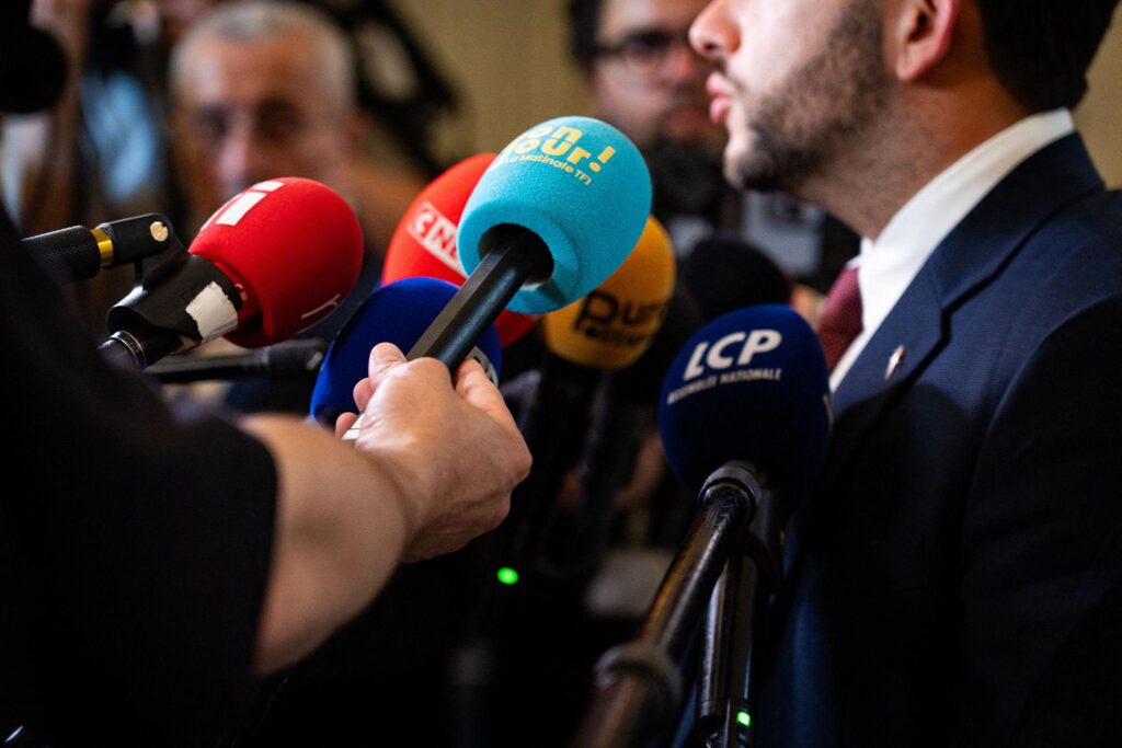 Derrière les décisions budgétaires se joue aussi une bataille des mots : « neutralité », « réorientation », « fin du clientélisme