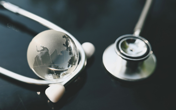 La nouvelle stratégie des États-Unis en santé mondiale cible les inégalités sanitaires globales.