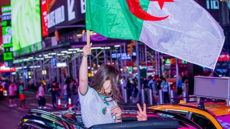 Affrontements entre supporters algériens et argentins à Times Square lors du Mondial 2026