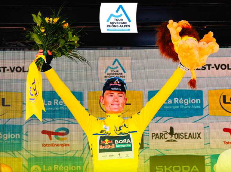 Luke Tuckwell dédie son maillot jaune à sa sœur après sa victoire en compétition