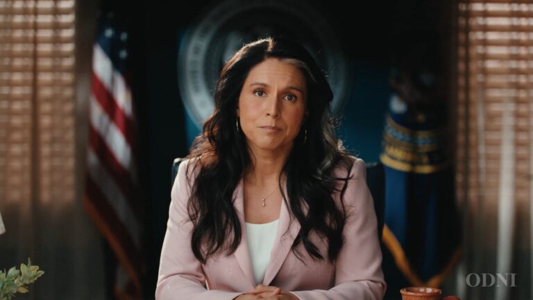 Tulsi Gabbard critique les politiques de sécurité nationale des États-Unis.