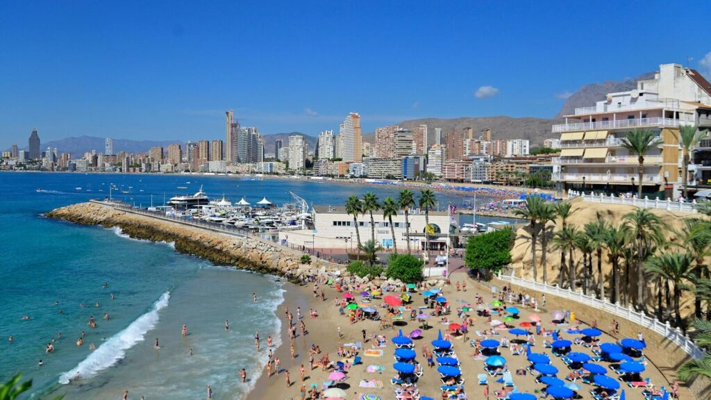 Prix des locations et transports : la période optimale pour réserver ses vacances d’été en France.