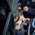 Deux policiers blessés par une automobiliste lors d&rsquo;un contrôle dans les Alpes-Maritimes, enquête ouverte.