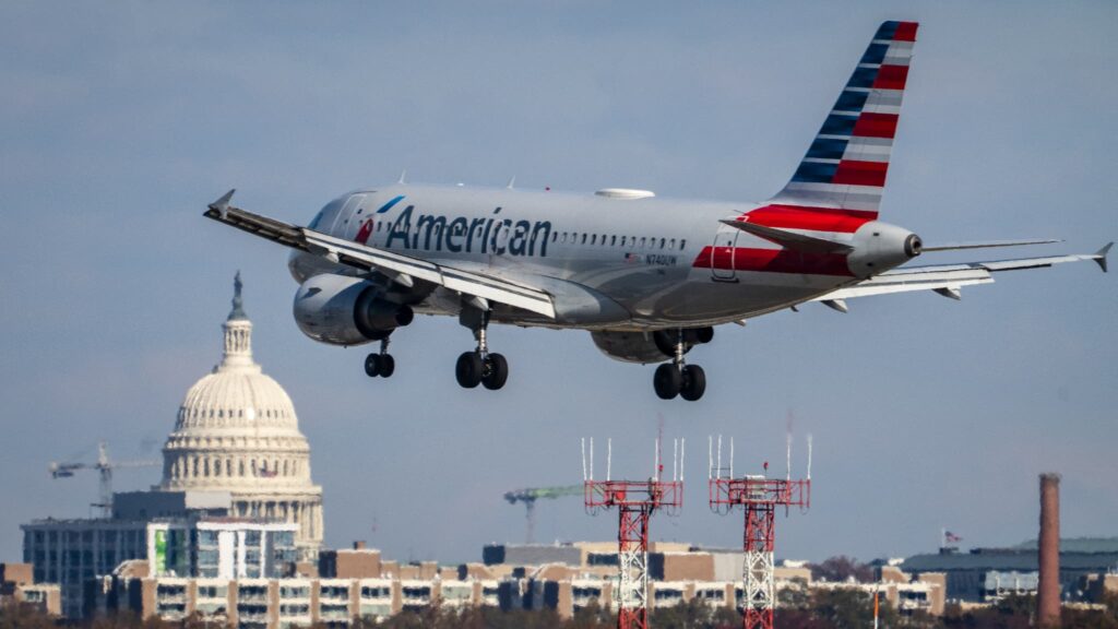 Un Américain ajuste les vols d’American Airlines selon les résultats de la Coupe du monde.