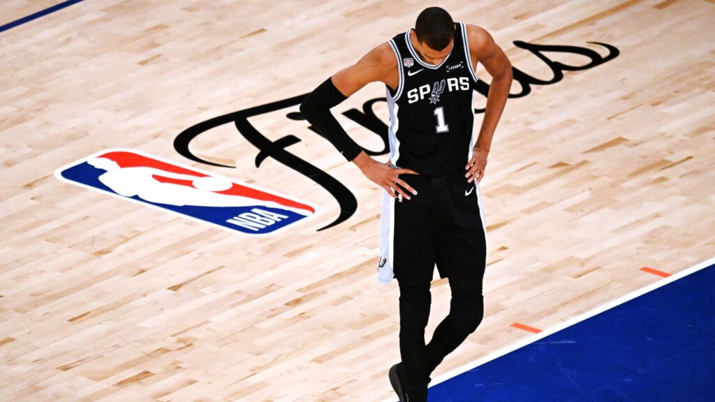 Wembanyama des Spurs sous enquête pour possible suspension lors des finales NBA.