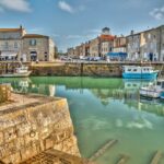 Un village de Charente Maritime démontre le potentiel de l’île de Ré pour des vacances paisibles.