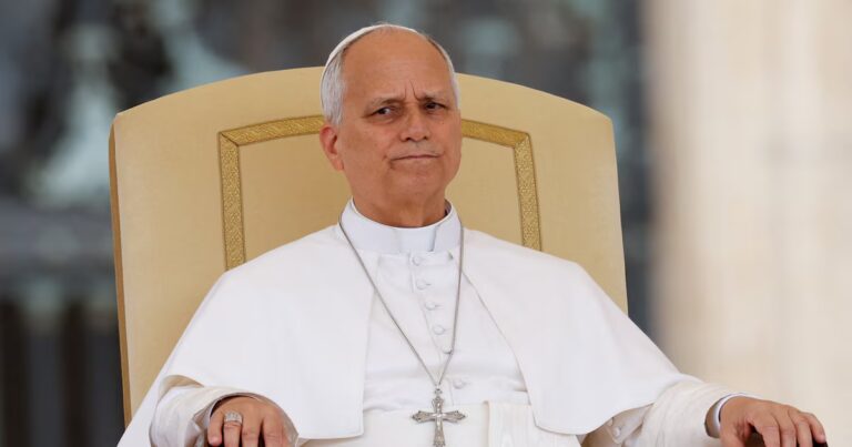 Ventes de livres : le pape Léon XIV dépasse les ventes des best-sellers actuels.
