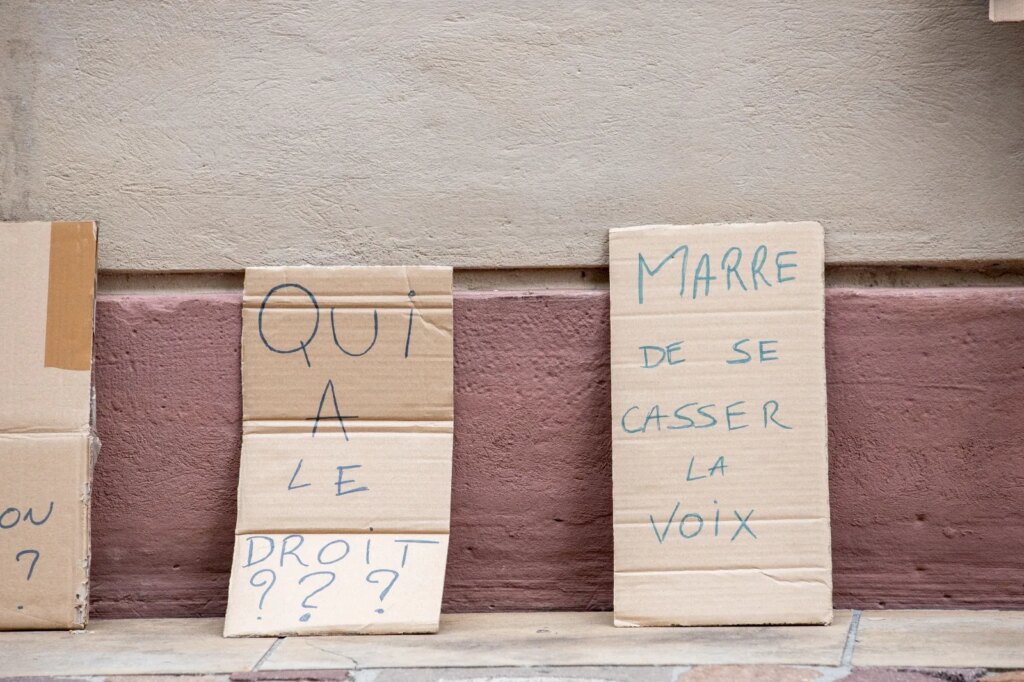 Rassemblement féministe contre les violences sexuelles devant le Cirque d’hiver à Paris.
