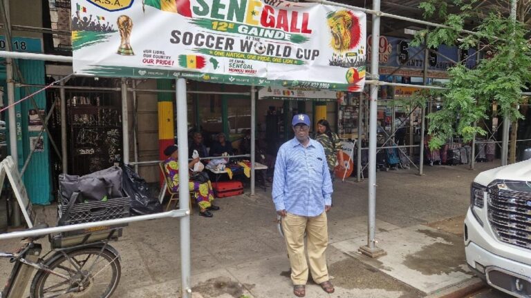 Abdoulaye Thiam, Doyen sénégalais, relie la Médina à Harlem par son parcours académique.