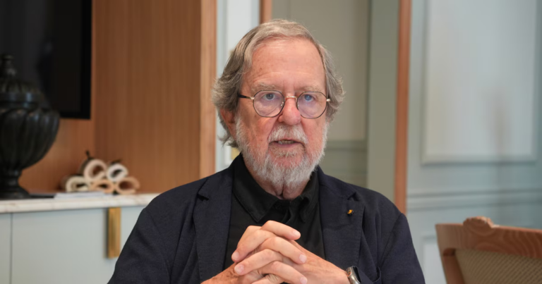 Jim Allison annonce des avancées dans la recherche sur le cancer à l’occasion de son prix Nobel