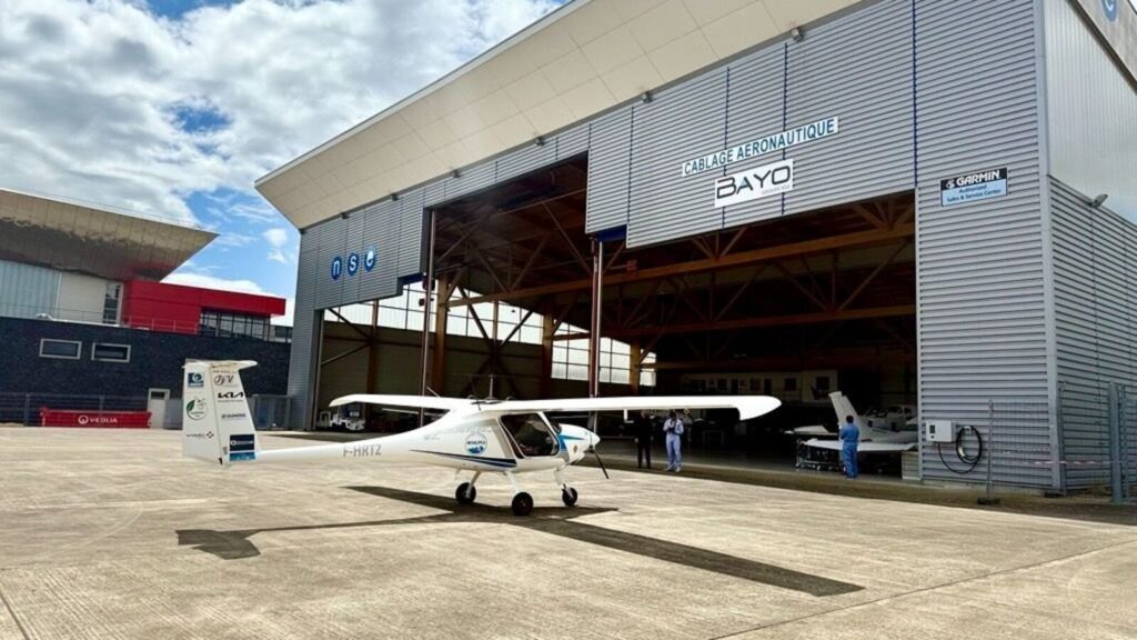 Le premier avion-école électrique certifié au monde s’implante en Auvergne.
