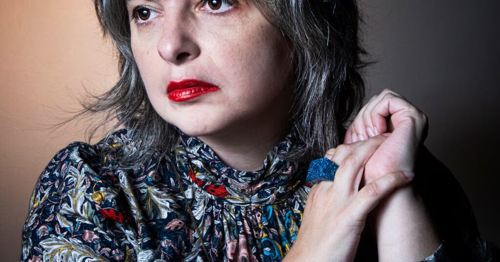 Mariana Enriquez publie ‘La descente’, un roman sur la nuit et ses excès