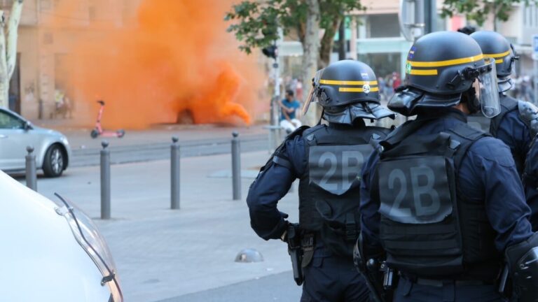 Un policier condamné pour violences lors des émeutes après la mort de Nahel.