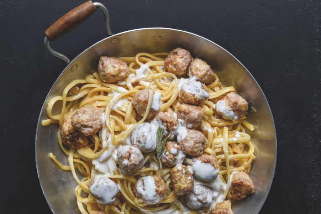 Mini-boulettes au romarin et à la crème : recette simple et originale à découvrir.