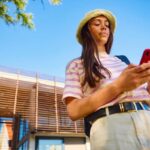 Réseaux sociaux : une étude souligne l’importance de retarder l’accès des adolescents