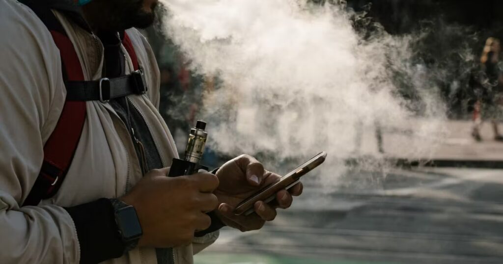 Vapoter comme alternative au tabac : des risques identifiés par des experts de la santé.