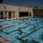 Canicule : Un maire peut-il restreindre l&rsquo;accès à la piscine aux habitants de sa commune ?