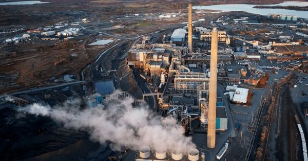 Air pur à Rouyn-Noranda : enjeux et retards des mesures réglementaires.