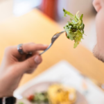 Aliments quotidiens associés à une meilleure mémoire selon des spécialistes en nutrition.