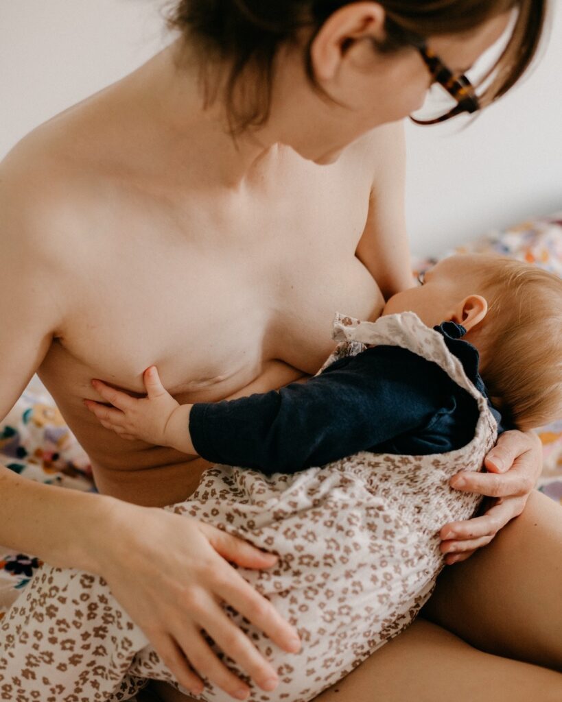 Allaitement unilatéral après cancer : études montrent que c’est réalisable.