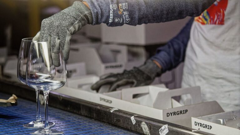 Redressement judiciaire d’Arc : le secteur du verre face aux conséquences des crises récentes.