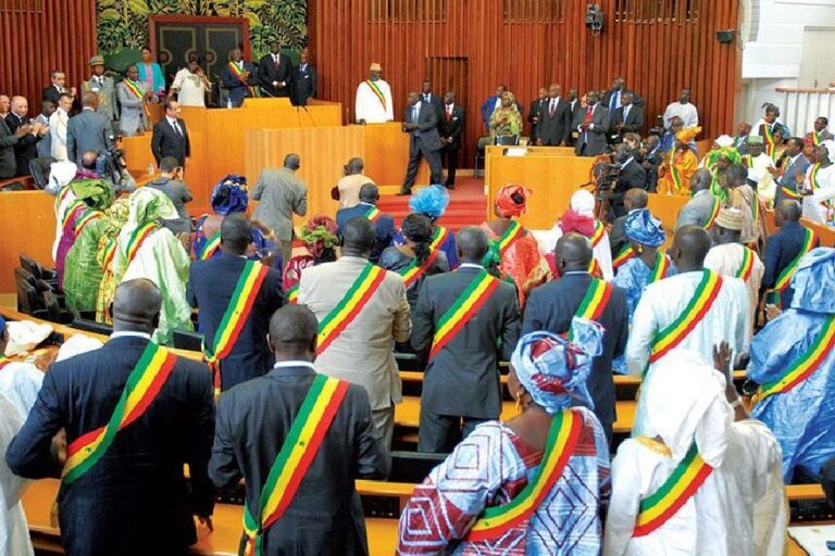 Le Parlement du Sénégal examine une révision constitutionnelle en plénière.