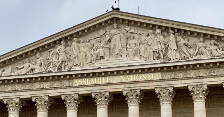 Réseaux sociaux interdits aux moins de 15 ans : vote des députés en cours
