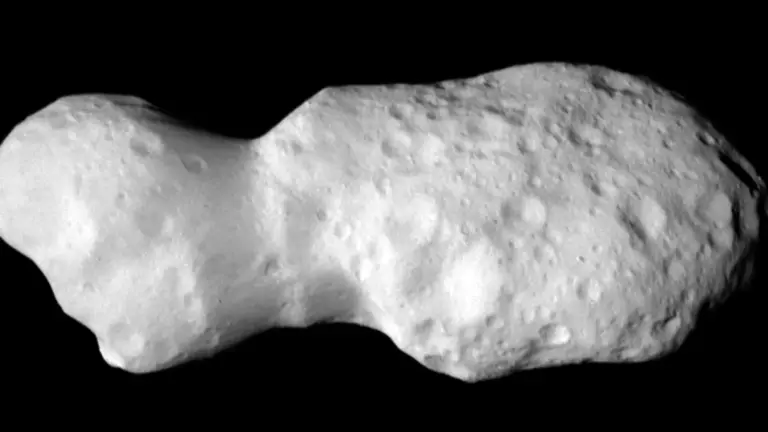 La NASA découvre un astéroïde en forme de cacahuète avec des signes d’eau ancienne.