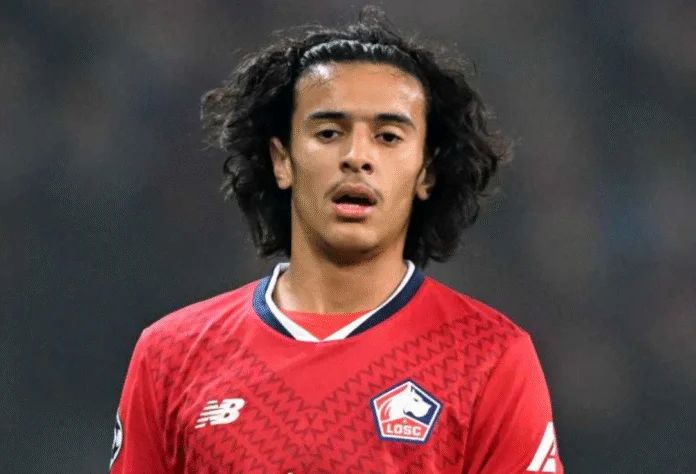 Ayyoub Bouaddi, jeune international marocain, en discussion avec Arsenal pour un transfert.